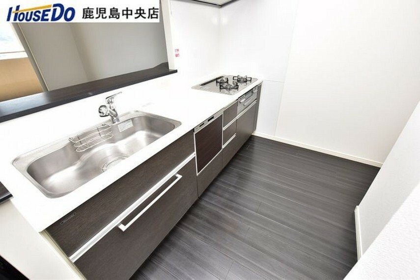 【キッチン】食器洗浄乾燥機、浄水機能付き水栓の対面式キッチンです