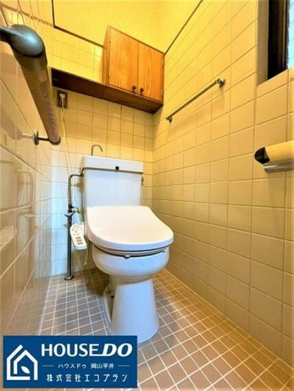 手すり付きのトイレは足が悪い方に優しい設計となっており、将来の事を考えても安心して生活出来ますね！