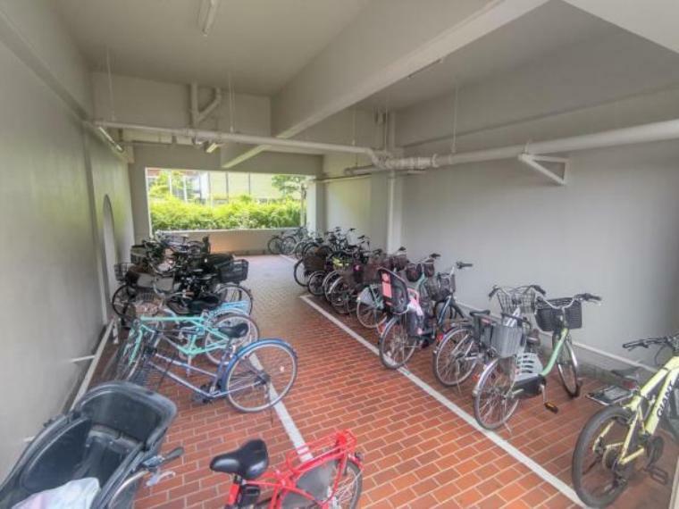 【駐輪場】敷地内駐輪場は現在空きがございます。（2023.7.7）年額500円です。屋根がございますので自転車が濡れず嬉しいですね。