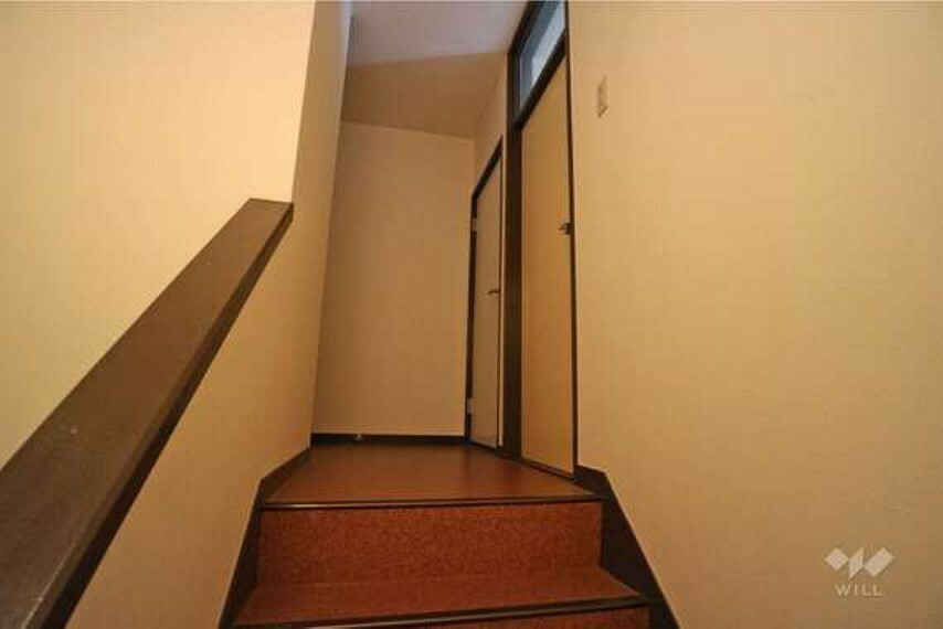 メゾネットタイプのお住まいで、階段がございます。マンションに住みながら、戸建て感覚で使えます！