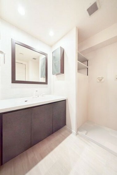 洗面室（画像はCGにより家具等の削除、床・壁紙等を加工した空室イメージです。）