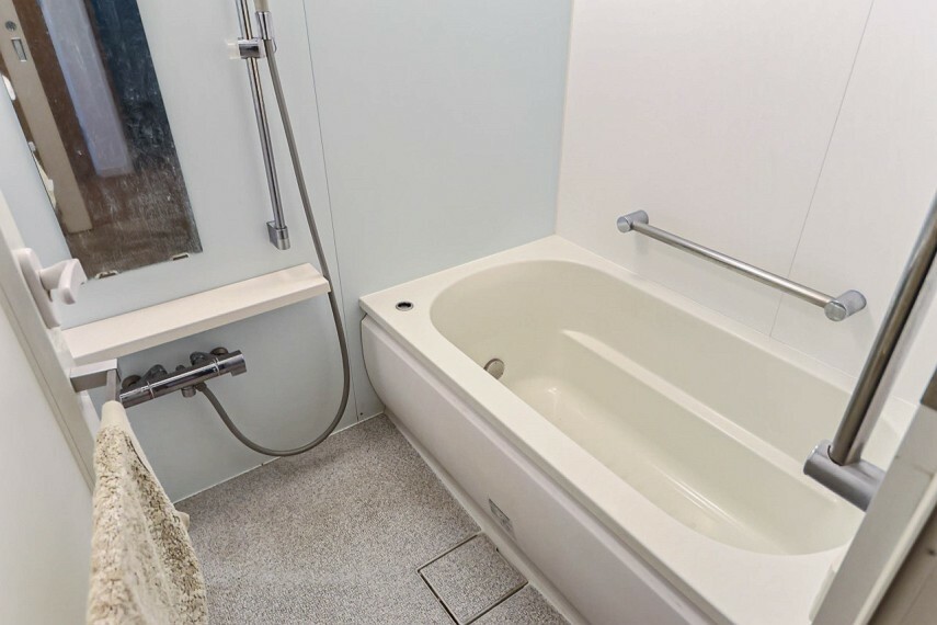 浴室は一日の疲れを癒す場所だから、家族みんながゆったりできる快適設計。追い炊き機能付きオートバス。安定した温度で、いつでも快適に入浴できます。