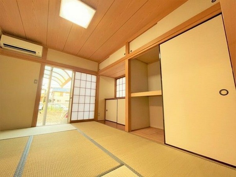 畳のある落ち着いた和室です