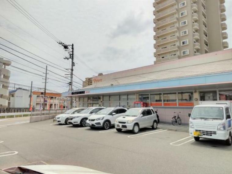 【周辺環境】松山生協西雄郡店まで約230m（徒歩3分）。徒歩で行ける場所にスーパーがあると便利ですね。