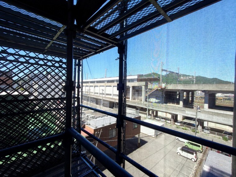 北西側サービスバルコニーからの「新山口」駅方面の眺望