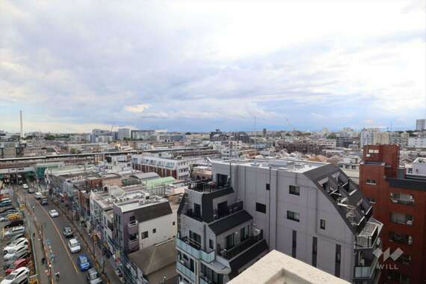 バルコニーからの眺望（南西方向）。天気の良い日は富士山を望むことができます。