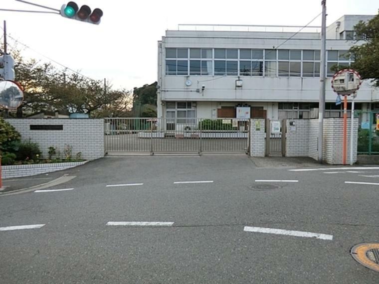 横浜市立瀬ケ崎小学校 学校教育目標「やさしさいっぱい　ともだちいっぱい　みんないきいき　瀬ケ崎っ子」