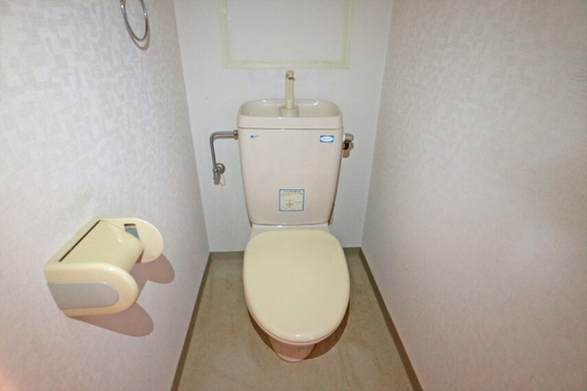 トイレ［2024年3月11日撮影］すっきりとしたシンプルな作りで手洗い機能付き。