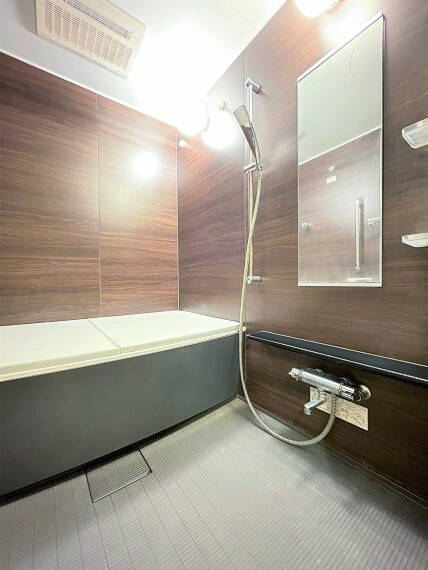 換気乾燥機付の浴室（現況写真と間取図面をもとにCGで作成したリフォームイメージです）