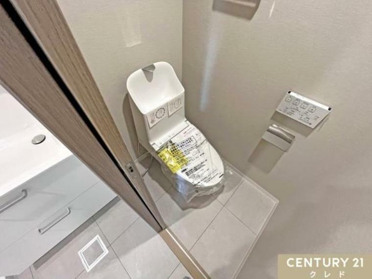 【本日ご案内大歓迎】<BR/>トイレもウォシュレット機能付きのものに新規交換<BR/>おしり洗浄、ビデ洗浄、暖房便座の機能を標準装備。