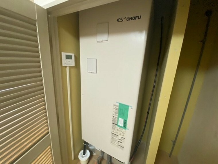 電気温水器室