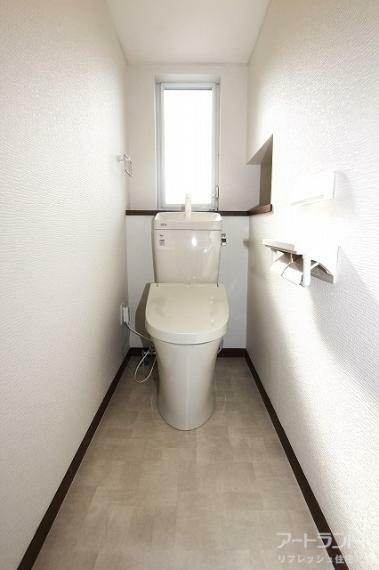 1階2階ともに温水洗浄機能付きのトイレを新設。