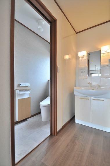 2Fトイレ横には洗面所があり便利です。
