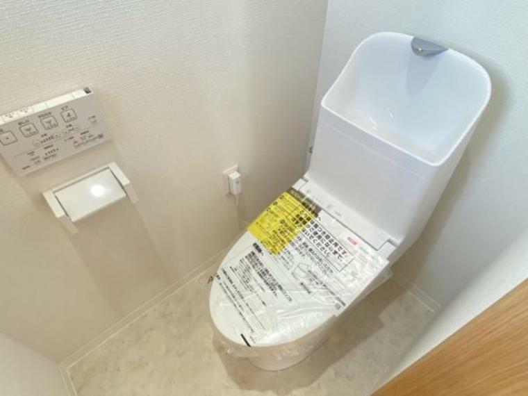 【2階トイレ】新しくトイレ交換を行っています。