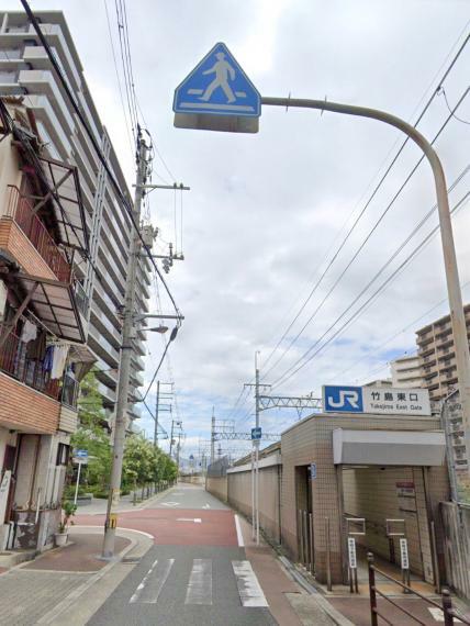 エントランス前の道を渡れば加島駅竹島東口！<BR/>通勤通学も楽々、安全です！