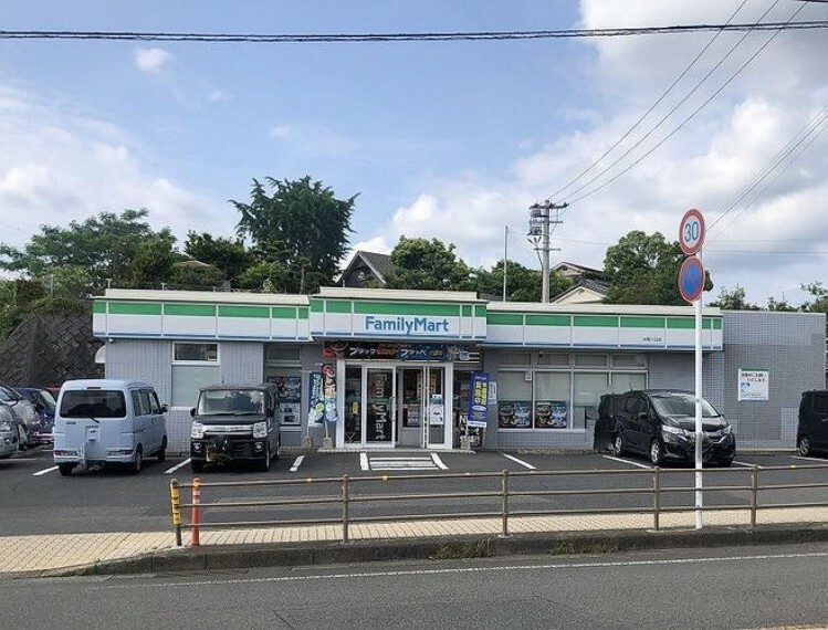 ファミリーマート 大明ヶ丘店ファミリーマート 大明ヶ丘店飲食品、日用品を取扱うコンビニエンスストアー