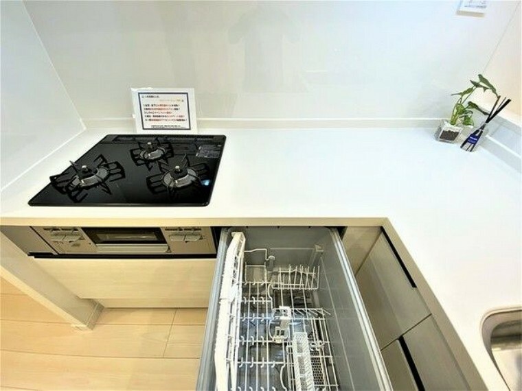 人気の食洗器付き対面式キッチンです