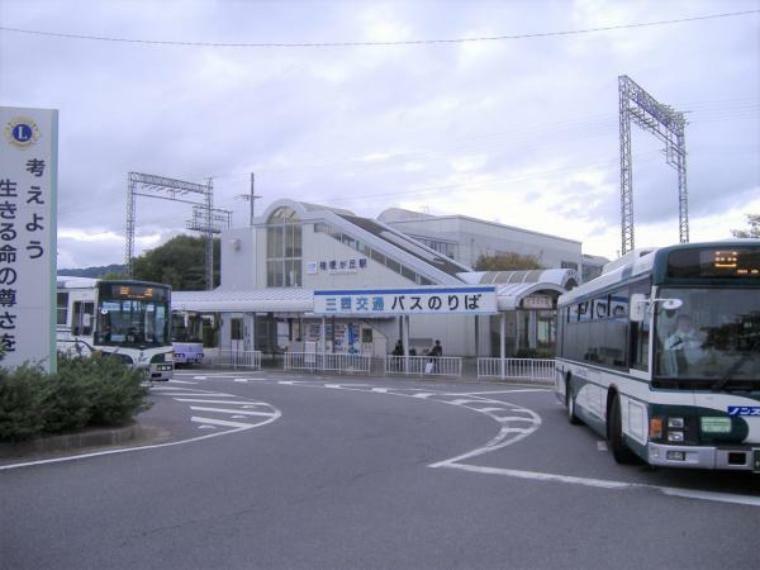 近鉄大阪線「桔梗が丘駅」まで600m徒歩で約8分です。通勤通学に便利ですね。