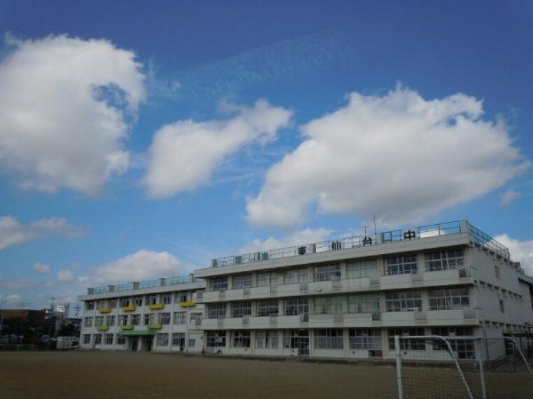 東仙台中学校（徒歩3分）186m