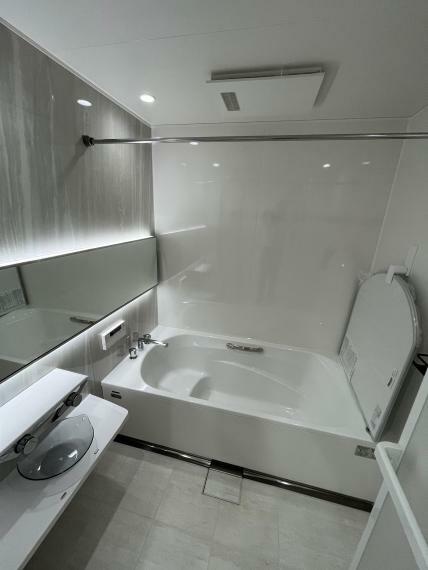 新調したタカラスタンダード製のユニットバス！人気の浴室換気乾燥機・照明調光付！