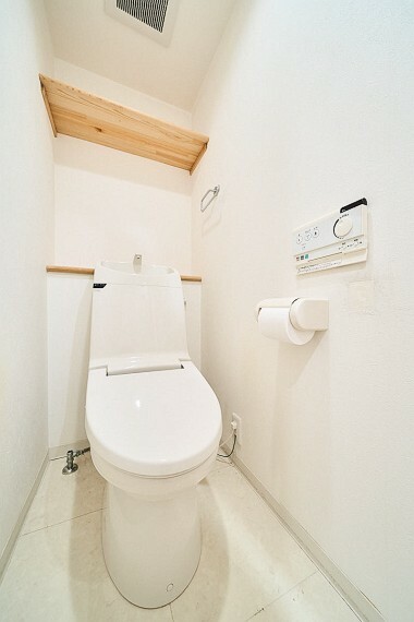 シンプルなデザインのトイレ