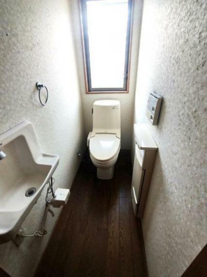 1階2階それぞれにトイレがあります。　