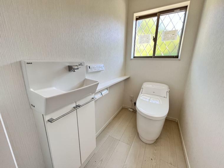 トイレは位置を移動して、合併浄化槽を新設しました。しかも手洗い付き！