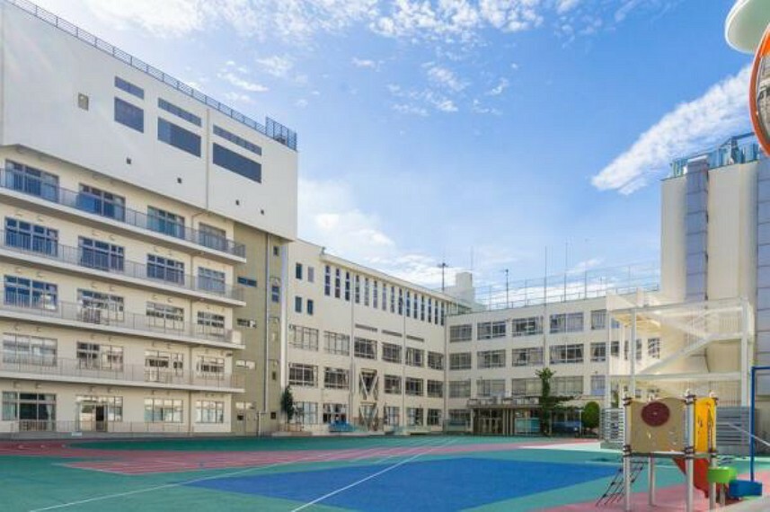 中央区立久松小学校まで徒歩約3分（266m）