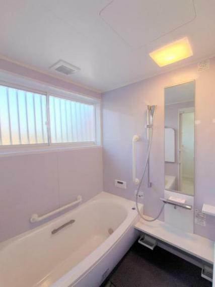【リフォーム後写真】浴室はクリーニングを行いました。1坪サイズのお風呂なので、ゆっくりお湯に浸かりながら足を延ばせます。