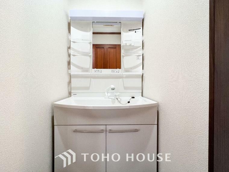 十分な大きさの洗面台は、朝の慌ただしい時間でも余裕とゆとりを感じて頂けます。
