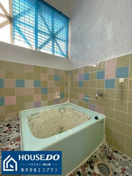 浴室に窓があることで、換気効果が高まります！大変なお風呂掃除の手間も削減可能!!