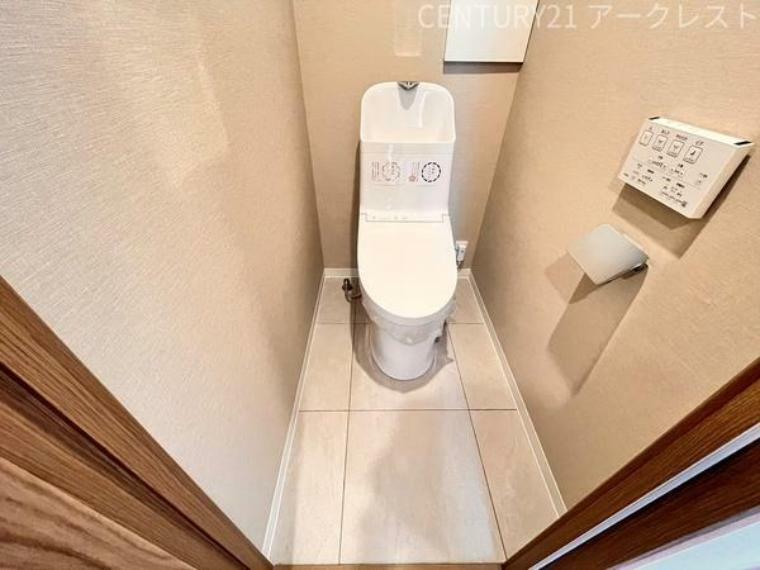 温水洗浄便座機能付きトイレです