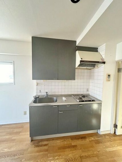 【キッチン】調理スペースもしっかりとれたキッチンです。