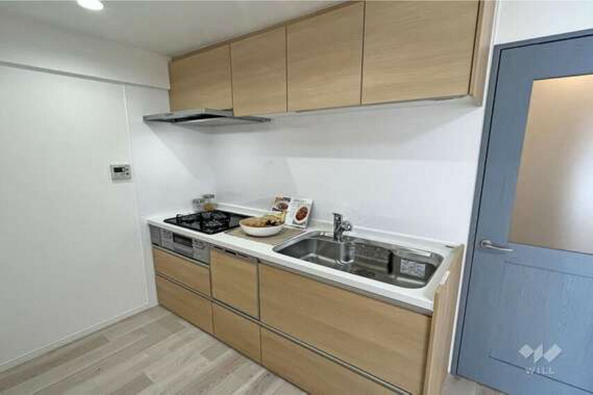【キッチン】壁付けキッチンはお部屋を広く利用することができます。食器洗浄機付きで家事が捗りそうです。