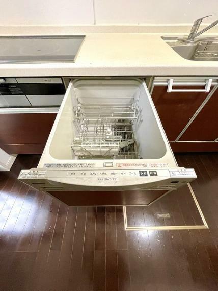 令和5年11月撮影。 便利な食洗機付きキッチンです。