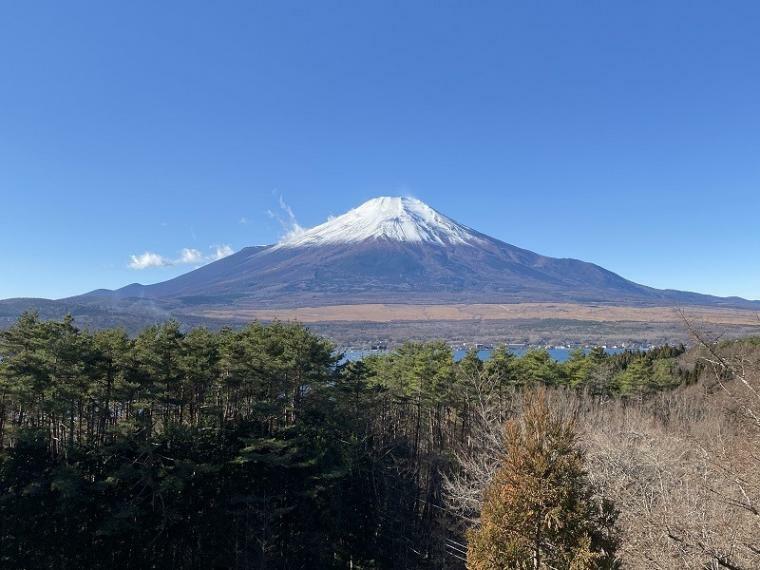 バルコニーからの眺望　富士山を望みます