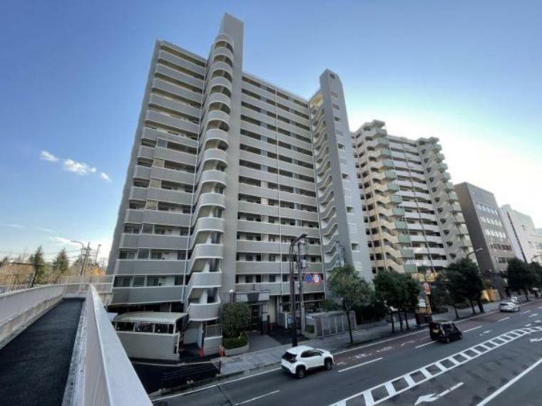 東急不動産が分譲したSRC造地上14階建てのマンションです。