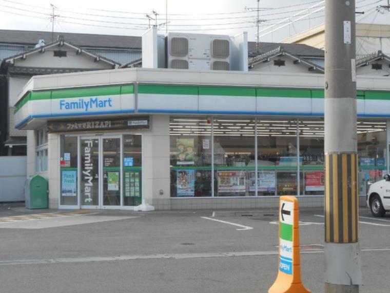 ファミリーマート東大阪衣摺店