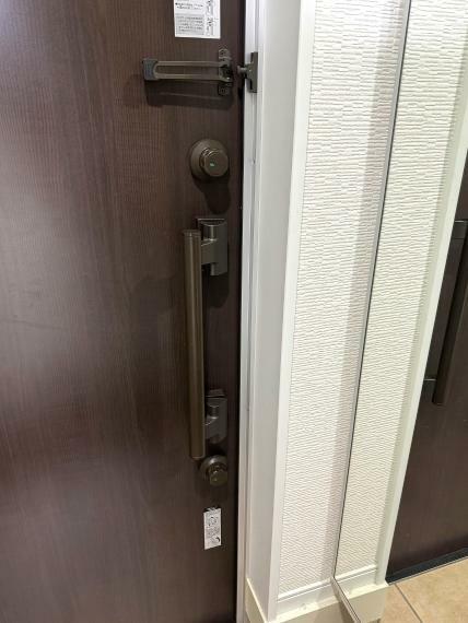 カードキー＆オートロック機能のついた防犯と安心の玄関ドア