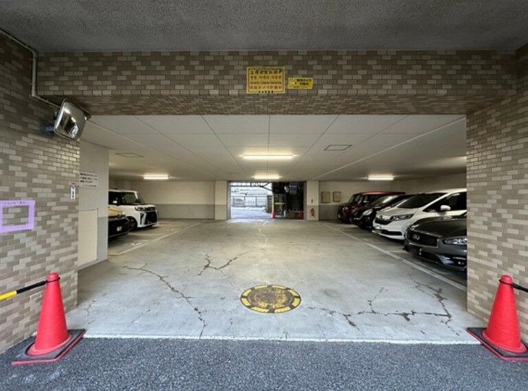 敷地内にある駐車スペースです。空き状況は、お気軽にお問合せください。