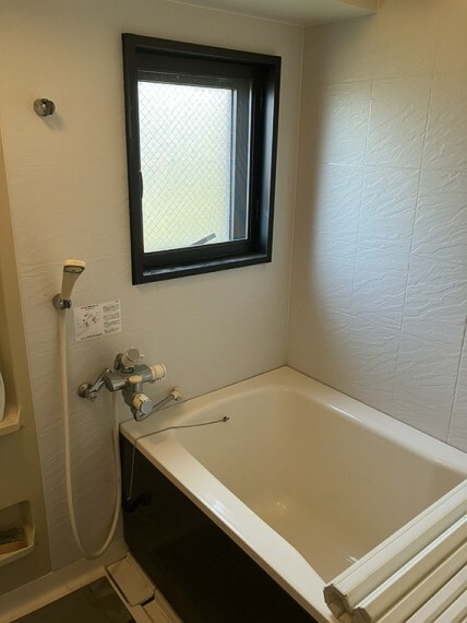 洗い場が広々とした1418サイズのバスルームです。深めの浴槽で肩まで浸かってリフレッシュできます。