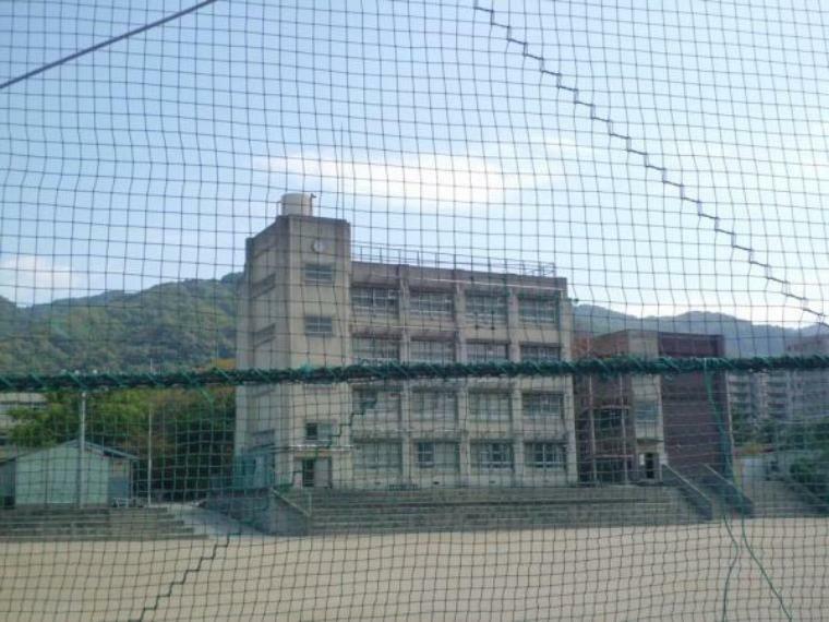 枚岡中学校