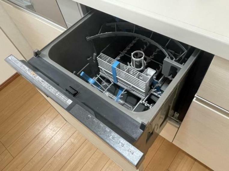 【食洗器】キッチンには食洗機を設置しました。家事の負担が軽減されますね。