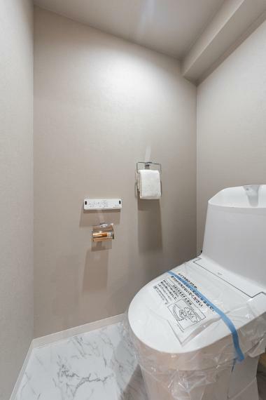 温水洗浄便座付トイレ。新規交換。