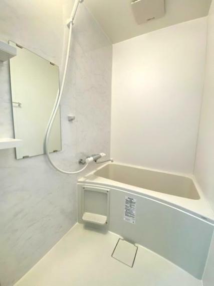 【浴室】<BR/>リフォーム済！<BR/>シンプルなデザインのバスルーム。
