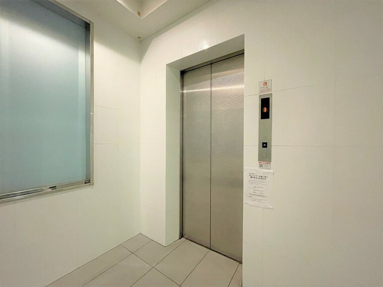 エレベーター（防犯カメラ設置）