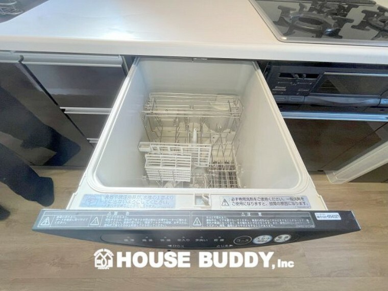 「ビルトイン食器洗乾燥機」 食器洗浄乾燥機付きです。家事の時間短縮にもつながるあったら嬉しい設備です。