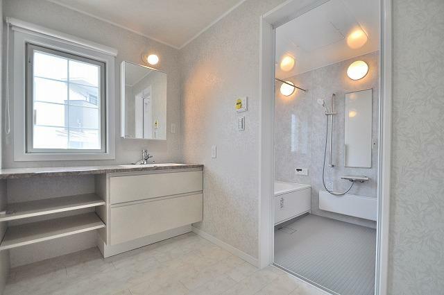 1F洗面所 洗面室はゆったりの広さあります。