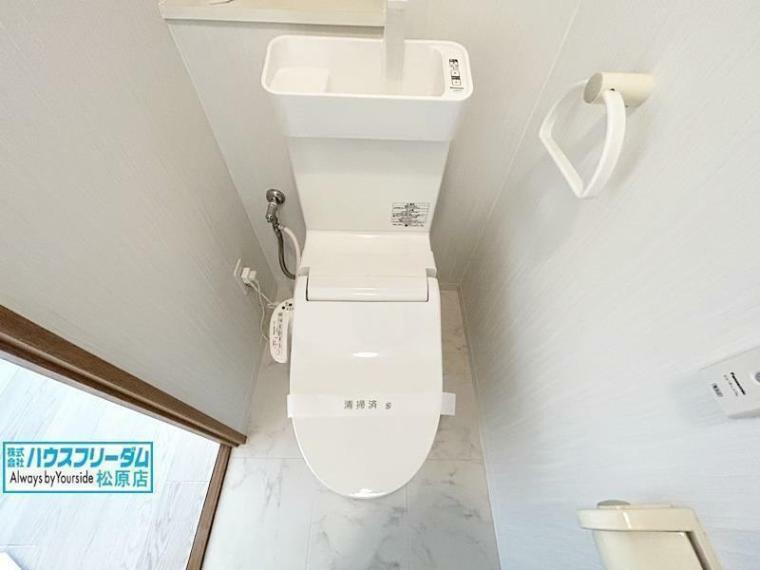 トイレ 冬場も安心の温水洗浄便座です