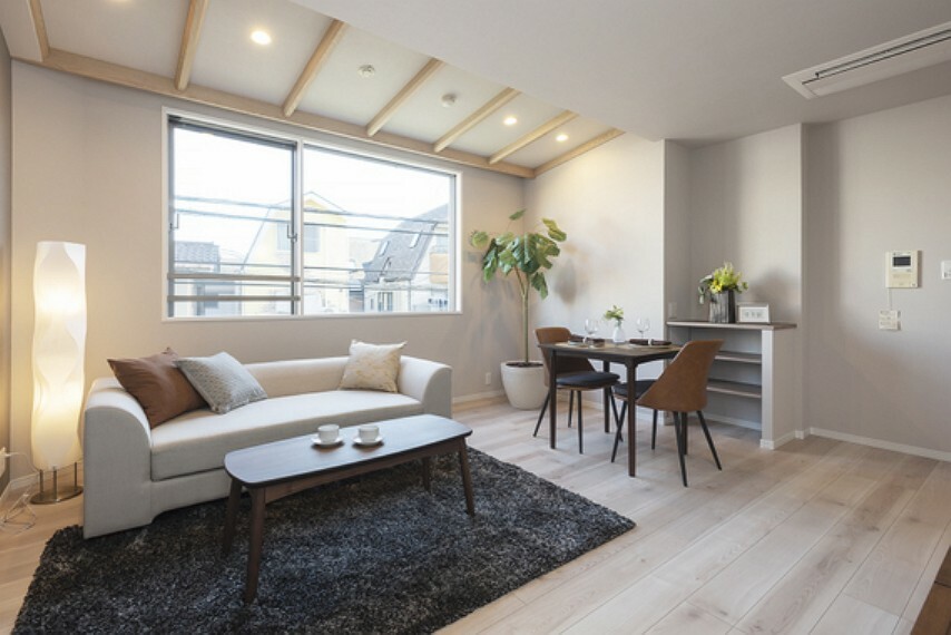 LDや洋室には天井埋込型エアコンを標準装備し、居住空間はすっきりとした印象に。